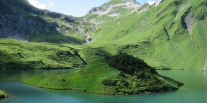Wanderurlaub - Deutschland - beliebte Bergtour zum Schrecksee - Bergsteiger-Hotel "Grüner Hut"