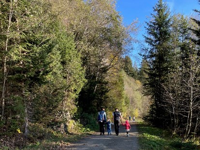 Wanderurlaub - Hotel-Schwerpunkt: Wandern mit Hund - Familienwanderung - Torghele's Wald & Fluh