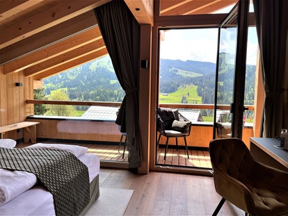 Wanderurlaub - Hotel-Schwerpunkt: Wandern mit Kindern - Zimmer Bergliebe mit Panoramblick - Torghele's Wald & Fluh