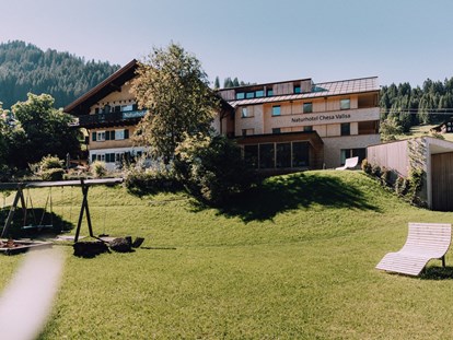 Wanderurlaub - Vorarlberg - Das Naturhotel Chesa Valisa Außenansicht - Das Naturhotel Chesa Valisa****s