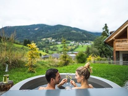 Wanderurlaub - Hotel-Schwerpunkt: Wandern & Romantik - Beheizte Außenwanne - Trattlers Hof-Chalets