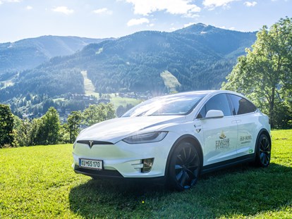 Wanderurlaub - Österreich - Hauseigener Tesla X100D Verleih - Trattlers Hof-Chalets