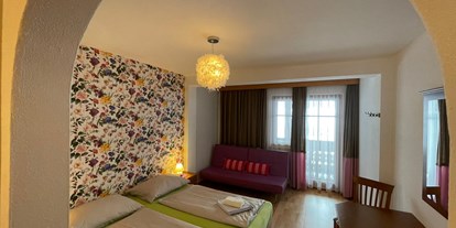 Wanderurlaub - Unterkunftsart: Aparthotel - Kärnten - Doppelzimmer mit Balkon - Naturgut Gailtal