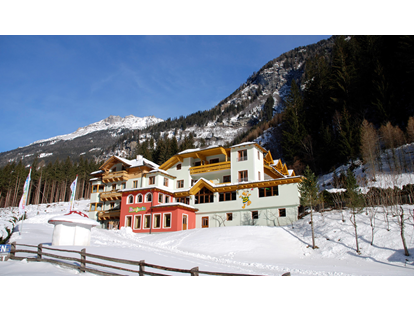 Wanderurlaub - Schwierigkeit Klettersteig: C - Kärnten - Hotel im Winter - Außenasicht - Pirker’s Natur & Bio Familienhotel