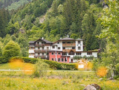 Wanderurlaub - Unterkunftsart: Hotel - Hotellage, Außenansicht
 - Pirker’s Natur & Bio Familienhotel