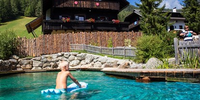 Wanderurlaub - Sauna - Kärnten - Biotopteich im Dorf Kleinwild - Slow Travel Resort Kirchleitn