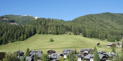 Wanderurlaub - Unterkunftsart: Chalets - Kärnten - Dorfansicht Dorf Kleinwild**** - Slow Travel Resort Kirchleitn