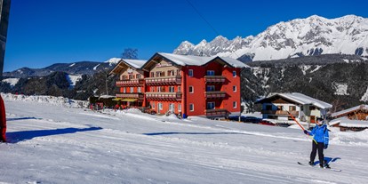 Wanderurlaub - Ramsau am Dachstein - Hotel Pariente im Winter direkt an der Skipiste - Hotel Restaurant Pariente