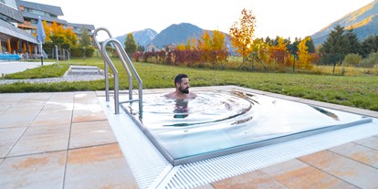 Wanderurlaub - Steiermark - Kaltwasser-Außenbecken im Saunabereich  - Narzissen Vital Resort
