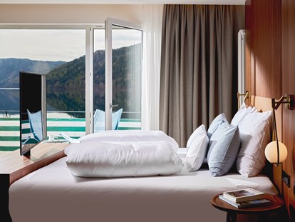 Wanderurlaub - Mountainbikeverleih - Kärnten - Direkt vom Bett aus auf den See blicken - Seeglück Hotel Forelle