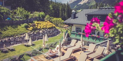 Wanderurlaub - Steiermark - Sky-Sonnenterrasse mit herrlichem Panoramablick auf die Bergwelt
Lassen Sie Ihre Seele nach Herzenslust baumeln und finden Sie wohltuende Entspannung beim gemütlichen Verweilen auf unserer neuen Sonnenterrasse. In freundlichem Ambiente und modernem Flair erholen. - Hotel Annelies