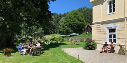 Wanderurlaub - Steiermark - Kaffee im Park - Hotel Landsitz Pichlschloss
