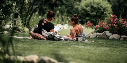 Wanderurlaub - Hohe Tauern - der Garten im Sendlhofer's ist perfekt für eine Auszeit mit einem guten Buch oder einem Picknick - Sendlhofer's