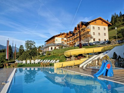 Wanderurlaub - Infopoint - Freibad mit Wasserrutsche und Liegewiese - Hotel Glocknerhof