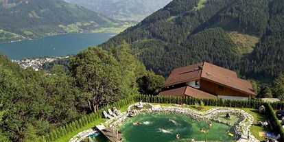 Wanderurlaub - Hohe Tauern - Bio Schwimmteich mit herrlichen Blick auf den Zeller See und die umliegende Bergkulisse.
Genießen Sie Ruhe und Natur - Berghotel Jaga Alm 