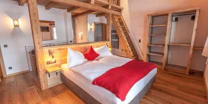Wanderurlaub - Pinzgau - Schlafzimmer mit offenen Badezimmer im Chalet Sepp - Chalet Marolden
