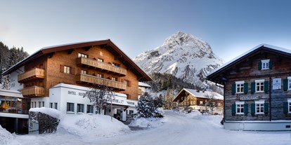 Wanderurlaub - Tiroler Oberland - Winterfassade - Hotel Gotthard