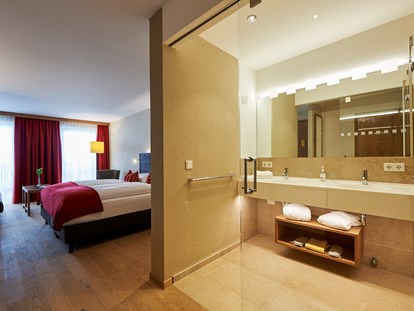 Wanderurlaub - Hotel-Schwerpunkt: Wandern & Wellness - APRES POST HOTEL Deluxe Zimmer - APRES POST HOTEL