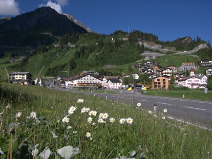 Wanderurlaub - Vorarlberg - APRES POST HOTEL Aussenansicht - APRES POST HOTEL