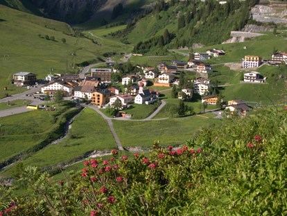 Wanderurlaub - Vorarlberg - APRES POST HOTEL Aussenansicht - APRES POST HOTEL
