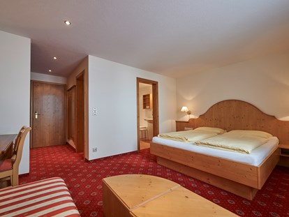 Wanderurlaub - Hotel-Schwerpunkt: Wandern & Wellness - APRES POST HOTEL Komfort Zimmer - APRES POST HOTEL