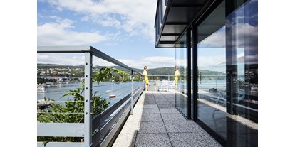 Wanderurlaub - Dampfbad - Kärnten - In der Panoramasauna auf der Dachterrasse den Blick auf die Veldener Bucht genießen. - Boutiquehotel OGRIS AM SEE 