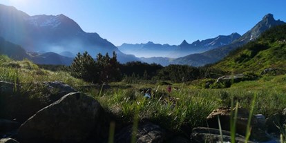 Wanderurlaub - Vorarlberg - Eingebettet in eine traumhafte Bergwelt - Bio-Hotel Saladina