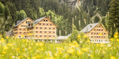 Wanderurlaub - Vorarlberg - Außenansicht der Häuser 1 -3 vom Berghaus Schröcken - Berghaus Schröcken