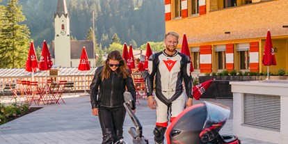Wanderurlaub - Vorarlberg - Motorradfahrer sind am Berghaus Schröcken herzlich Willkommen - Berghaus Schröcken