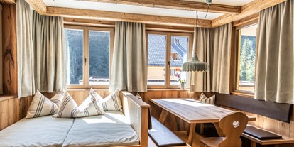 Wanderurlaub - Vorarlberg - Wohn- und Essbereich im Apartment im Berghaus Schröcken - Berghaus Schröcken