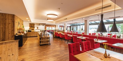 Wanderurlaub - Tirol - Restaurant mit Buffet und Show-Küche - Hotel Achentalerhof