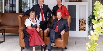 Wanderurlaub - Tirol - Gastgeber Dr. Thomas Waldhart & Susanne Neuhauser
Restaurantleiter: Hr. Josy Neuhauser
Küchenchef: Hr. Franz Absenger - Hotel Achentalerhof