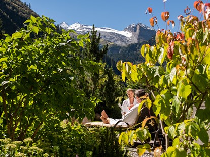 Wanderurlaub - Österreich - 1.000 m² Alpengarten zum Erholen und Relaxen - Hotel Alpenhof