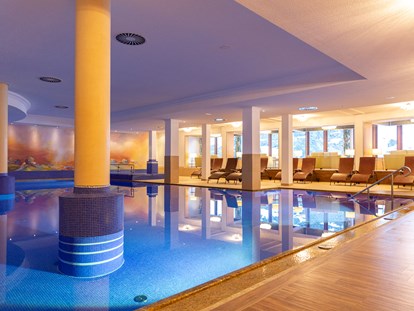 Wanderurlaub - Winterwanderung - Schwimmbad im VITALIS SPA vom Hotel Alpenhof - Hotel Alpenhof