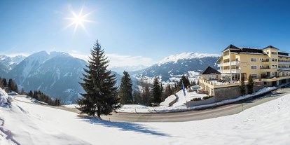 Wanderurlaub - Tiroler Oberland - Aussenansicht Hotel Winter - Wellness Aparthotel Panorama Alpin