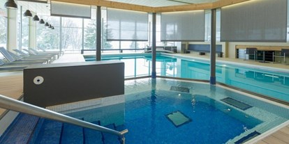 Wanderurlaub - Schweiz - Schwimmbad im Winter - Beausite Park Hotel Wengen