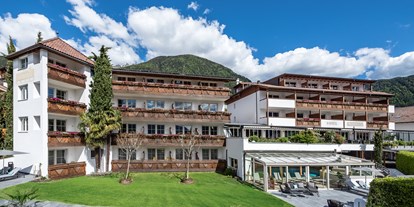 Wanderurlaub - Schenna - Hotel bei Tag - Hotel Sunnwies