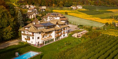 Wanderurlaub - Trentino-Südtirol - Haus Heidi Steinegger Eppan von oben - Hotel - Gasthof Steinegger Eppan