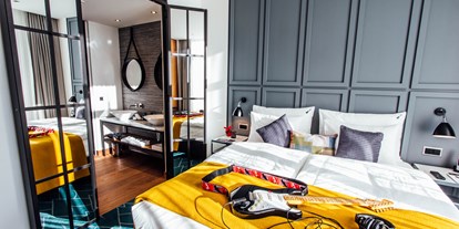 Wanderurlaub - Schweiz - Rock Star Suite Schlafzimmer - Hard Rock Hotel Davos