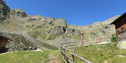Wanderurlaub - Dolomiten - Sommerwandrung zur Tiefrastenhütte in Terenten - Falkensteiner Hotel & Spa Sonnenparadies