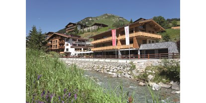 Wanderurlaub - Vorarlberg - Außenansicht Sommer - Hotel Auenhof