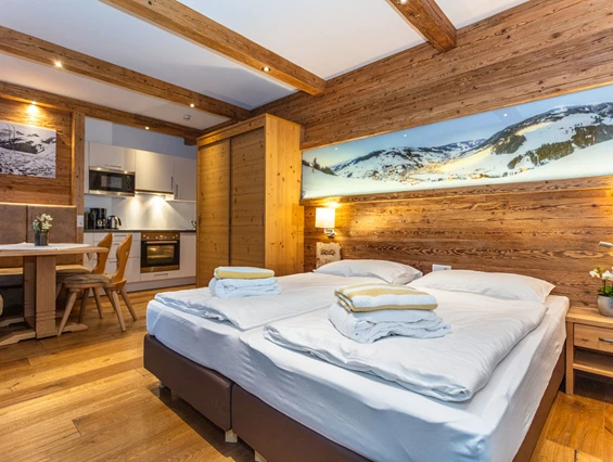 Wanderhotel: Ferienwohnung mit Küche, Essecke und Badezimmer - Ferienwohnungen Perfeldhof