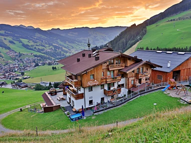 Wanderhotel: Die Lage unseres Hofes bei Sonnenaufgang - Ferienwohnungen Perfeldhof