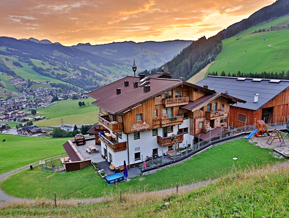 Wanderhotel: Die Lage unseres Hofes bei Sonnenaufgang - Ferienwohnungen Perfeldhof