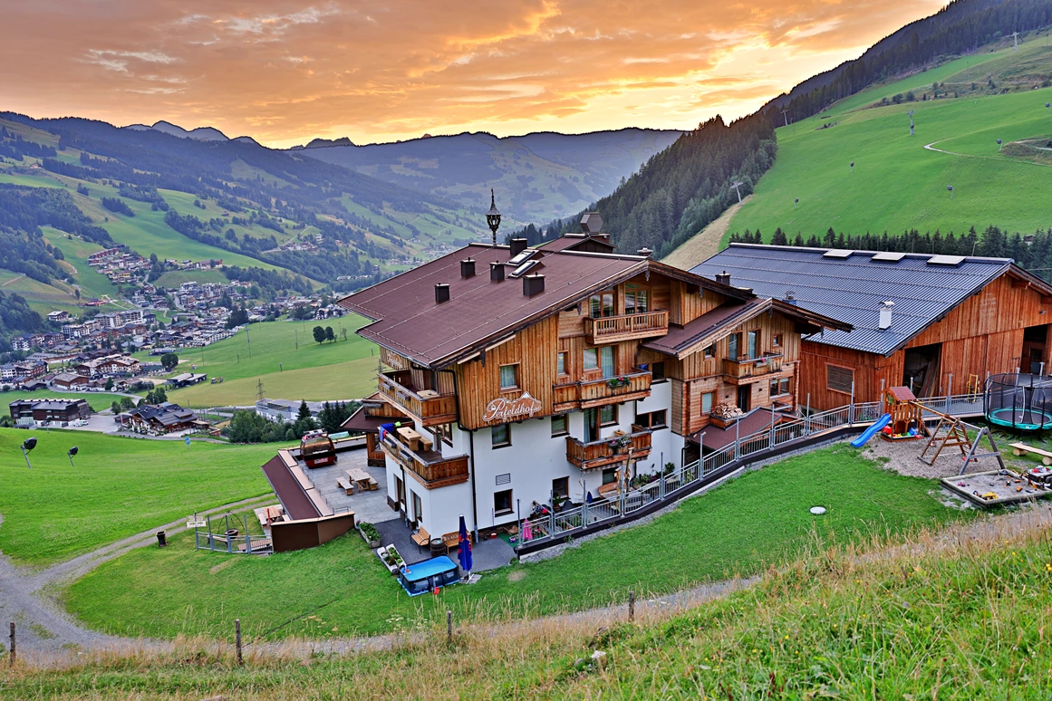 Wanderhotel: Die Lage unseres Hofes bei Sonnenaufgang - Ferienwohnungen Perfeldhof